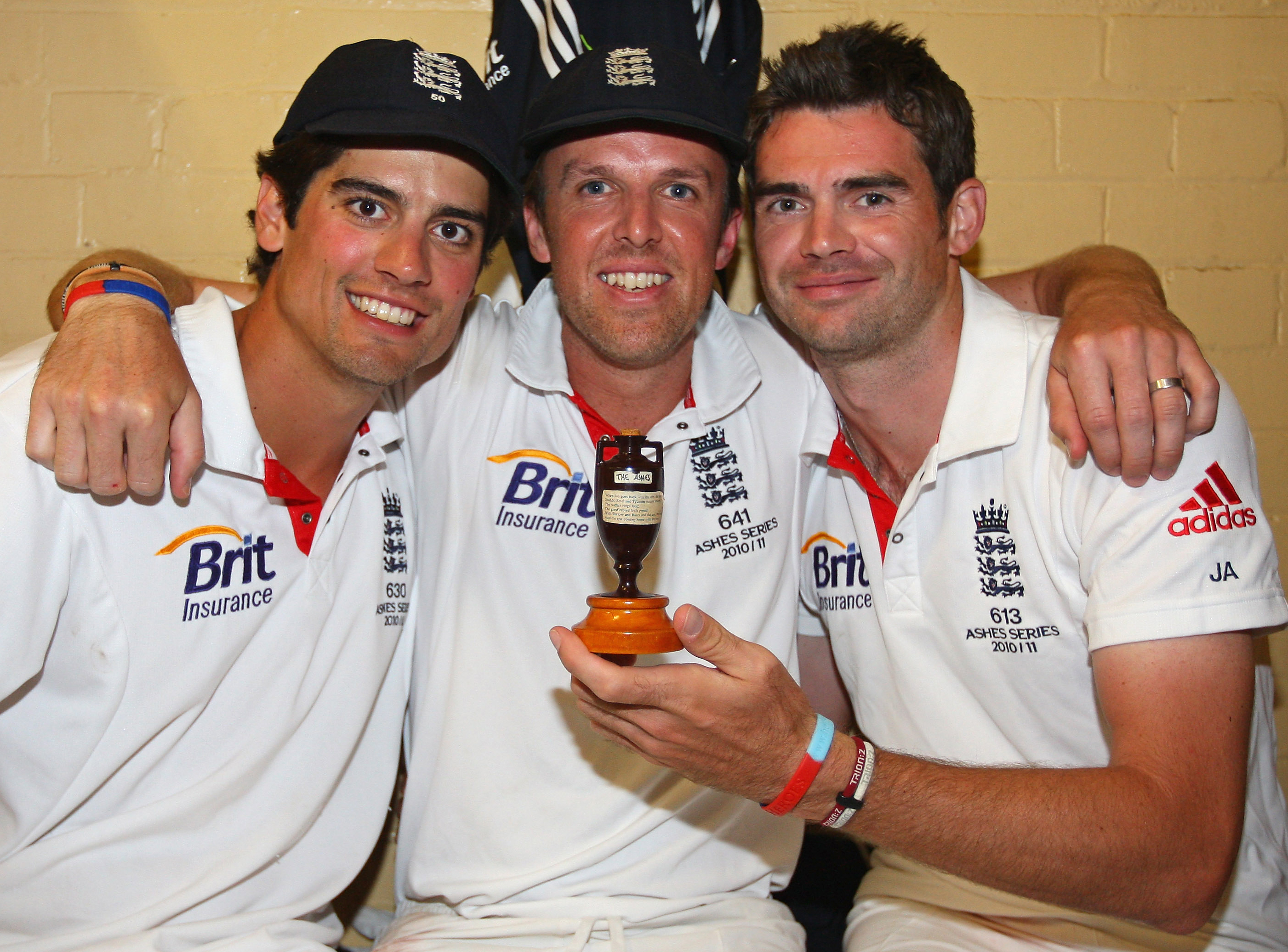 England cricketers Alastair Cook (L), Gr