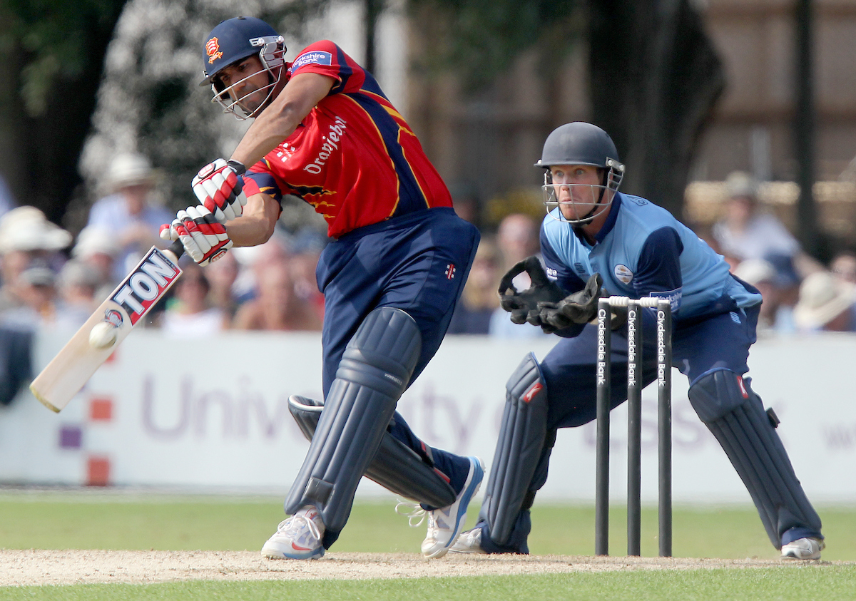 2013 YB40 action between Essex Eagles vs. Derbyshire Falcons at the Castle Ground, Colchester, Essex, August 25th
